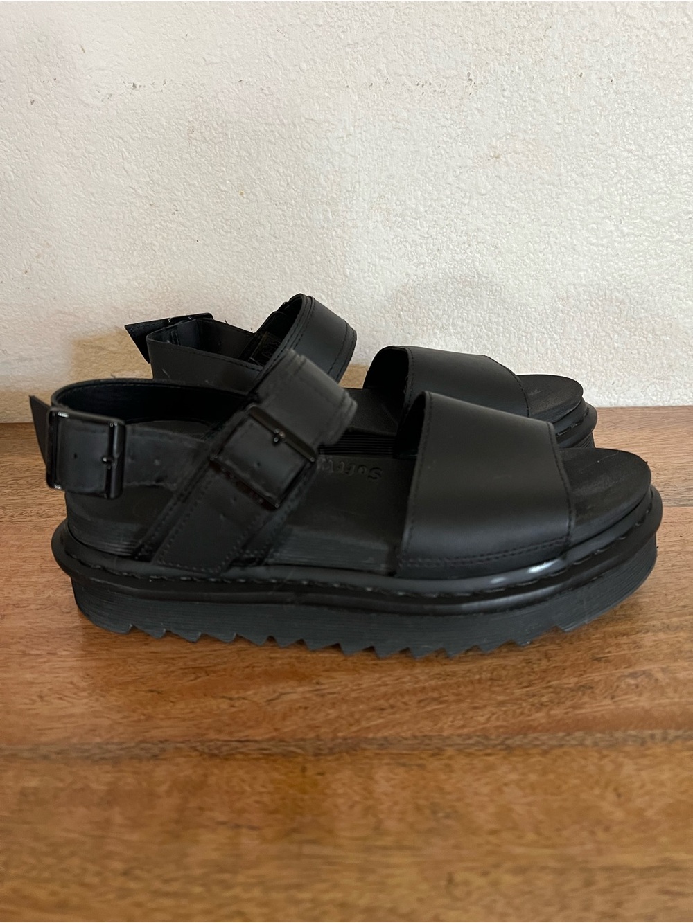 Dr. Martens VOSS HYDRO BLACK LEATHER STRAP SANDALS SIZE 8
